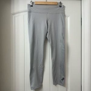NWT Nike Tight Fit 7/8 Leggings